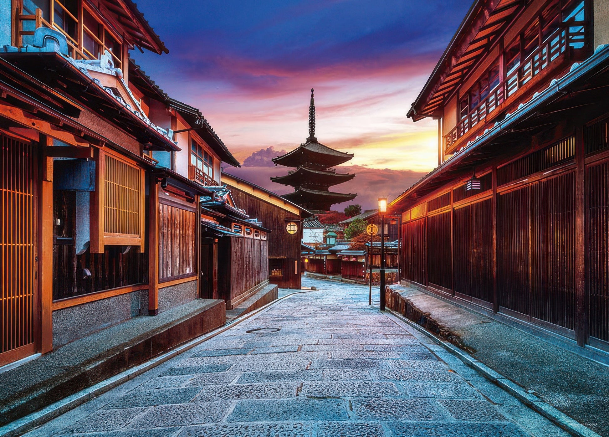 yanoman-05-1025-scenery-sunset-yasaka-dori-kyoto-500-pieces-jigsaw-puzzle